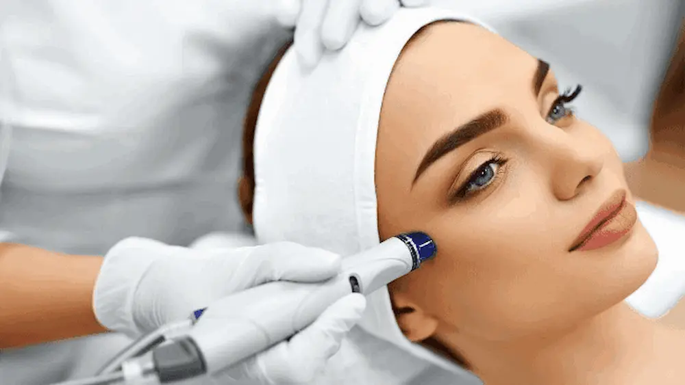 بهترین سالنهای تخصصی لایهبرداری و پاکسازی پوست