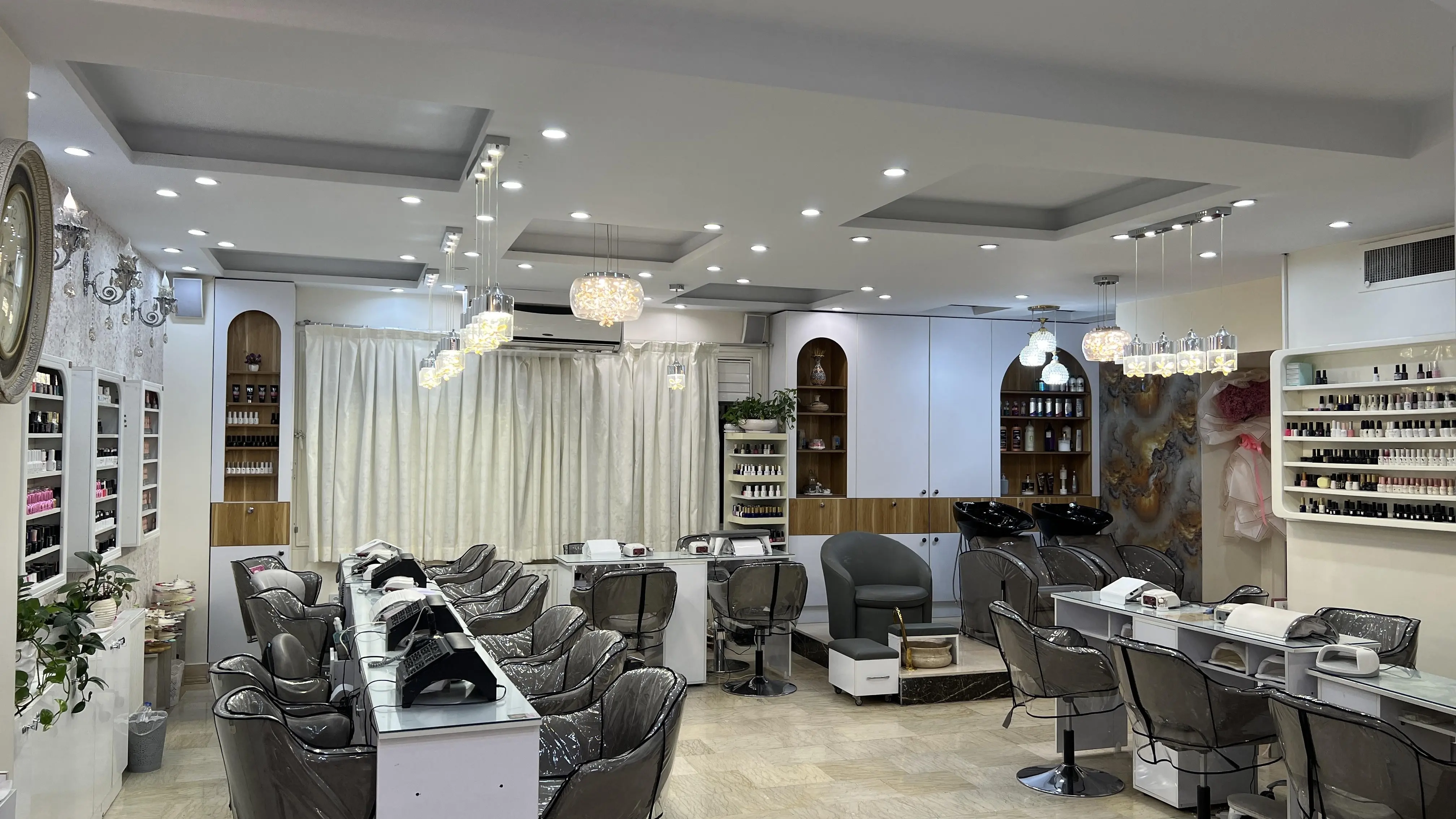 لیست قیمت خدمات بهترین سالنهای زیبایی تهران 1405 مقایسه و رزرو آنلاین