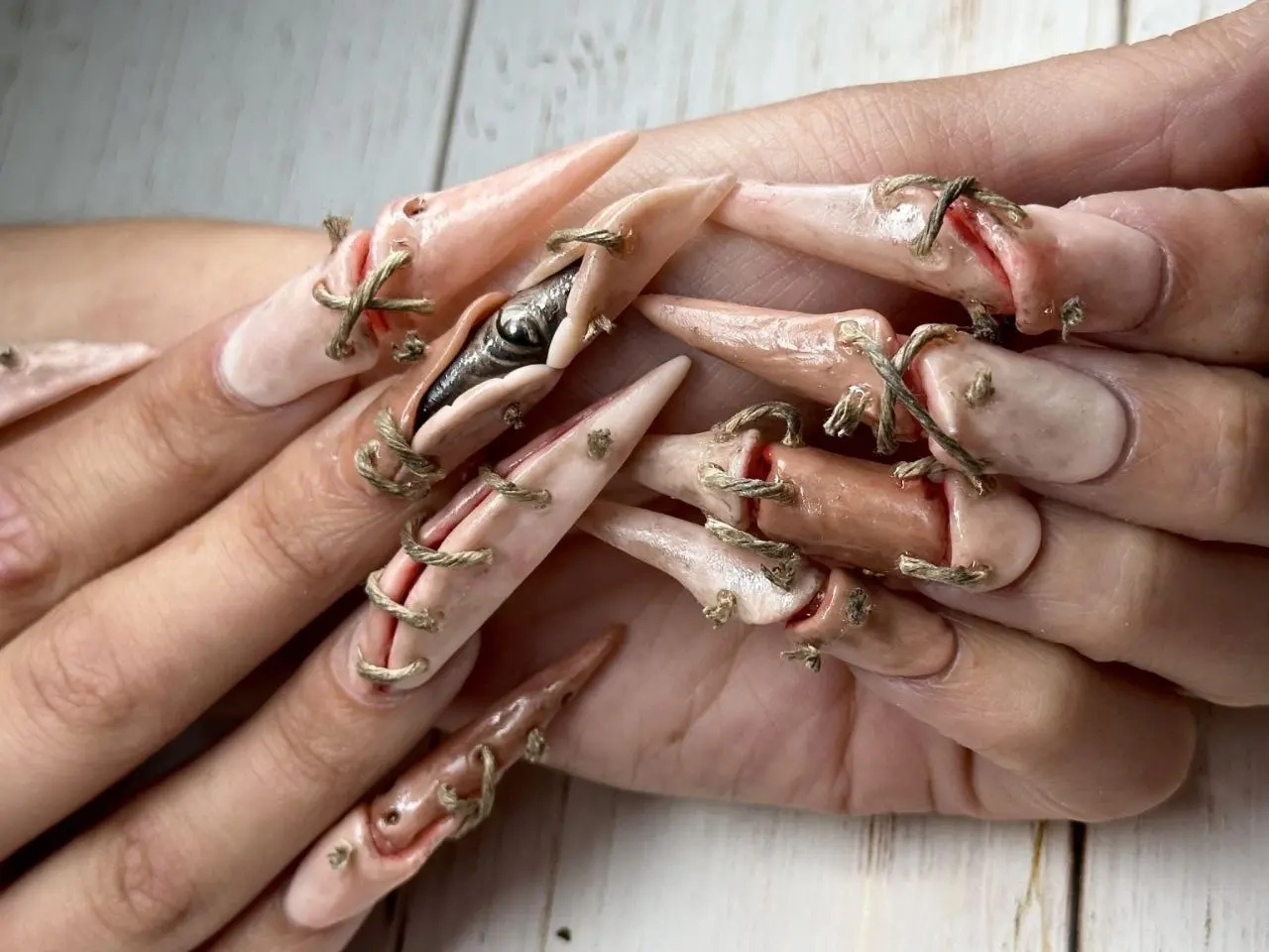 قیمت کاشت ناخن در تهران ۱۴۰۵ | تعرفه انواع کاشت و ترمیم