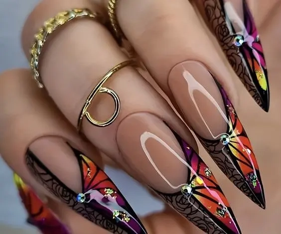 بهترین سالن&zwnj;های کاشت ناخن تهران ۱۴۰۵ + مقایسه قیمت و نظرات مشتریان